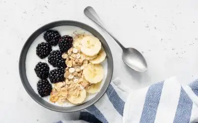 Böğürtlen Kremalı Yulaf Bowl Tarifi