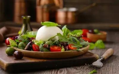 Burrata Salatası Tarifi