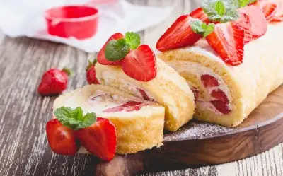 Çilekli Rulo Pasta Tarifi