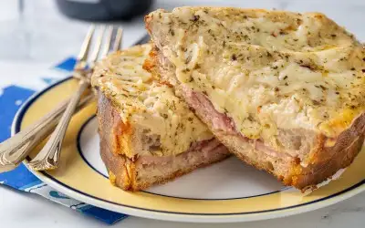 Croque Monsieur (Krok Mösyö) Tarifi
