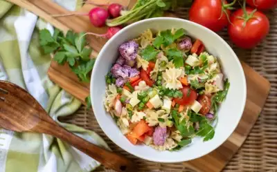 Domates Soslu Sebzeli Makarna Salatası Tarifi