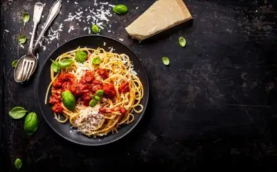 Domatesli Fesleğenli Spagetti Tarifi (The Bear Makarnası)