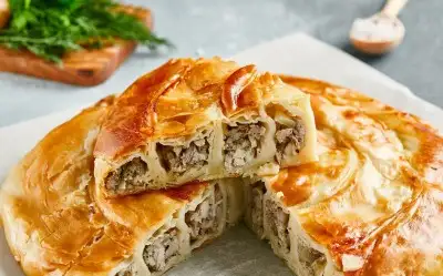 El Açması Kıymalı Börek Tarifi