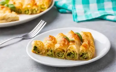 El Açması Sebzeli Börek Tarifi