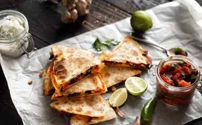 Etli ve Meksika Fasulyeli Quesadilla Tarifi