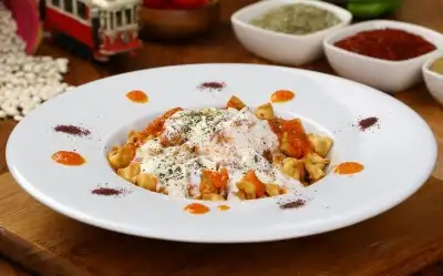 Hazır Yufkadan Mantı (Yalancı Mantı) Tarifi