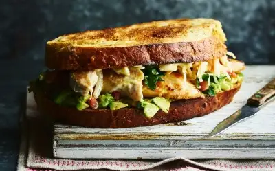 Hindi Fümeli Avokadolu Sandviç Tarifi