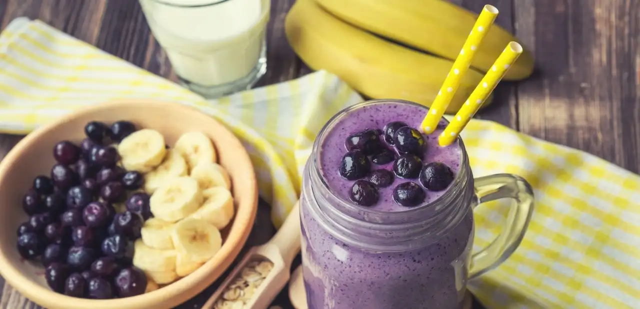 Yulaf Ezmesi ve Yaban Mersini Smoothie