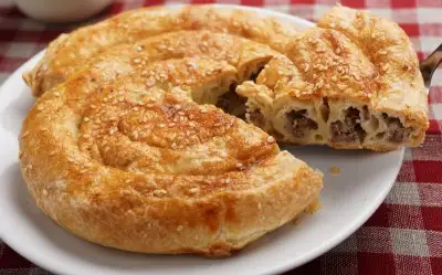 Kıymalı Mercimekli Börek Tarifi