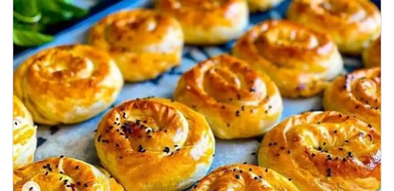 Kıymalı Patlıcanlı Gül Böreği Tarifi