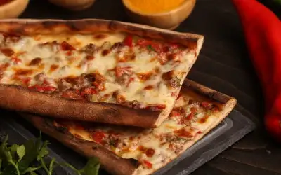 Kuşbaşılı Kaşarlı Pide Tarifi