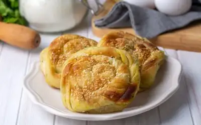 Milföyden Peynirli Gül Böreği Tarifi