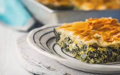 Otlu Tepsi Böreği Tarifi