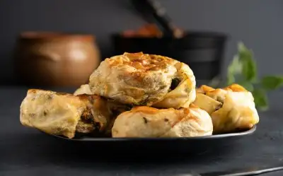 Pesto Soslu Tavuklu Börek Tarifi