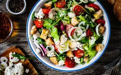 Tok Tutan Salata Tarifleri: Sofradan Tok Kalkmanızı Sağlayacak 10 Doyurucu Salata Tarifi