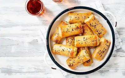 Sarımsaklı Peynirli Milföy Börek Tarifi