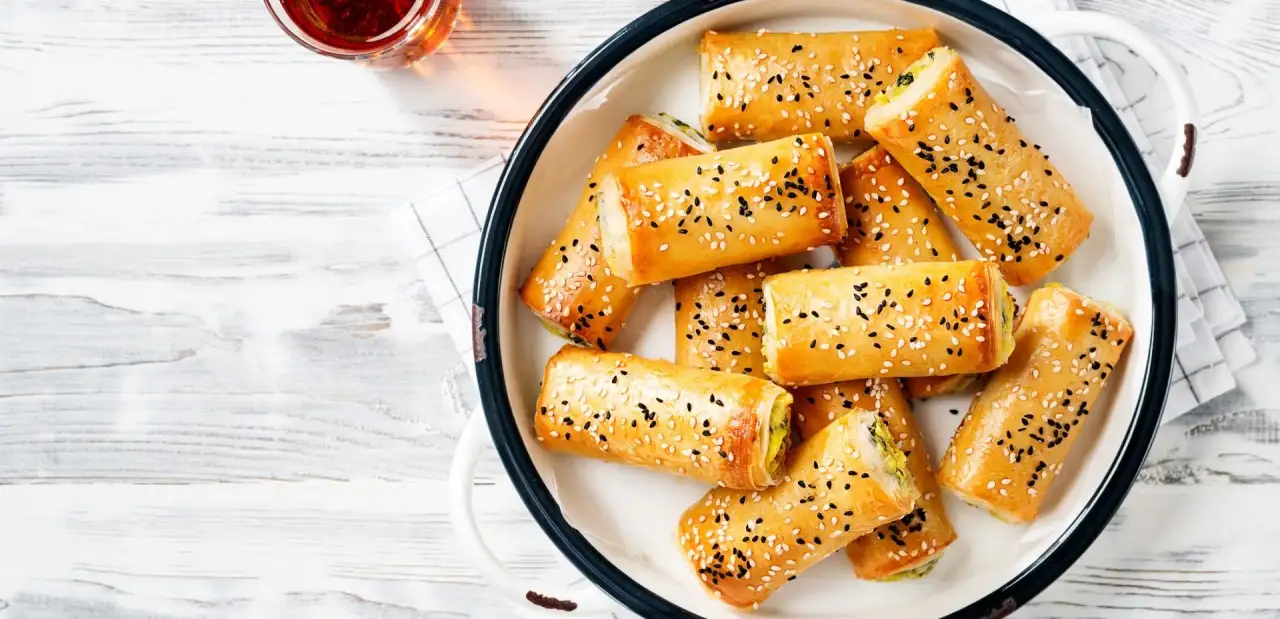 Sarımsaklı Peynirli Milföy Börek Tarifi