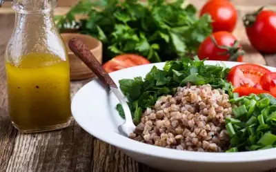 Semizotlu Kinoa Salatası Tarifi