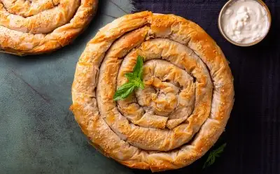 Soğanlı Peynirli Börek Tarifi