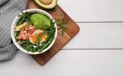 Somon ve Avokado Salatası