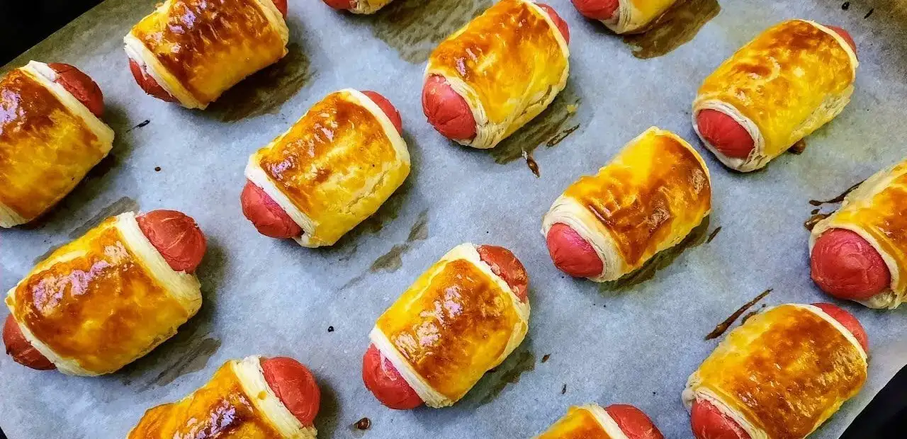 Sosisli Mini Milföy Börek Tarifi