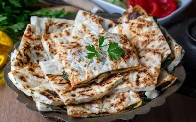 Sucuklu Kaşarlı Gözleme Tarifi
