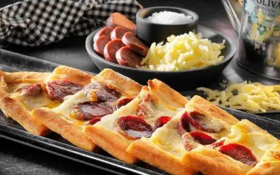 Sucuklu Kaşarlı Pide Tarifi