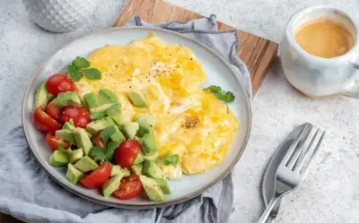 Süzme Peynirli Omlet Tarifi