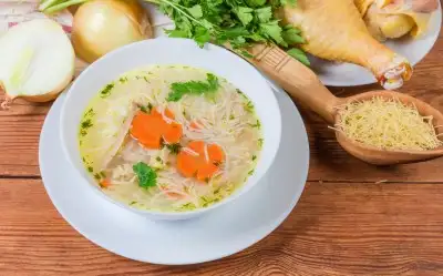 Sütlü Şehriyeli Tavuk Suyu Çorbası Tarifi