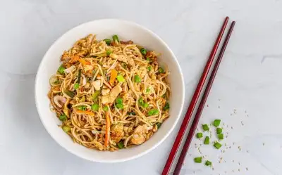 Tavuklu Sebzeli Noodle Tarifi