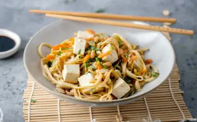 Tofulu Noodle Tarifi